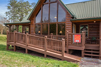 sundaze 3 bedroom pet friendly cabin in Pigeon Forge by Cabins USA