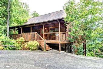 Southern Dream 8 bedroom pet friendly cabin Pigeon Forge by Cabin Fever Vacations